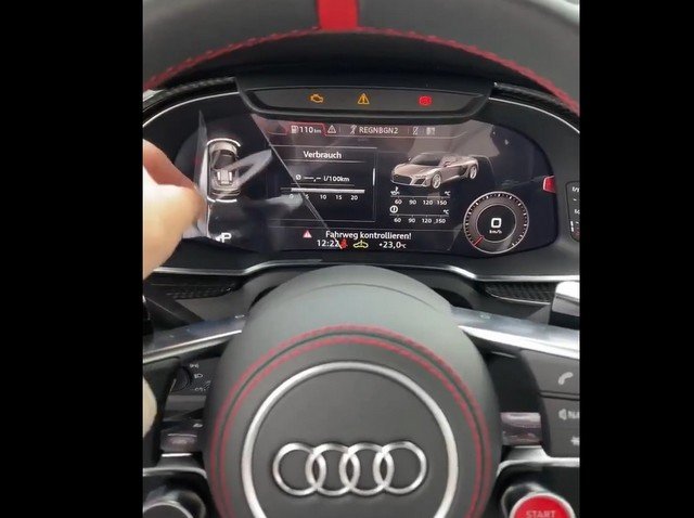 Распаковка новенького автомобиля Audi R8
