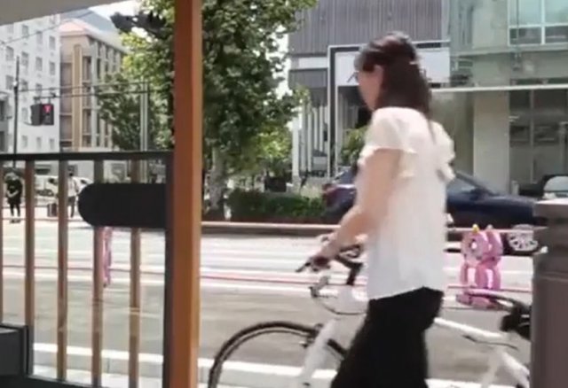 Необычная система велосипедной парковки в Токио