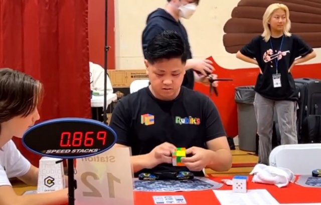 Мировой рекорд по скорости сборки кубика Рубика