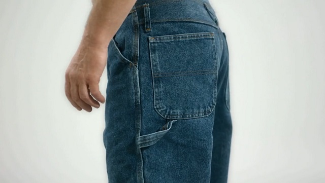 Реклама специальных джинсов для сантехников и рабочих в Канаде