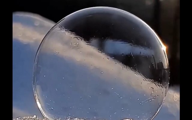 Как замерзает мыльный пузырь