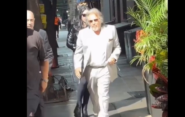 83-летний юный отец Аль Пачино гуляет со своей избранницей