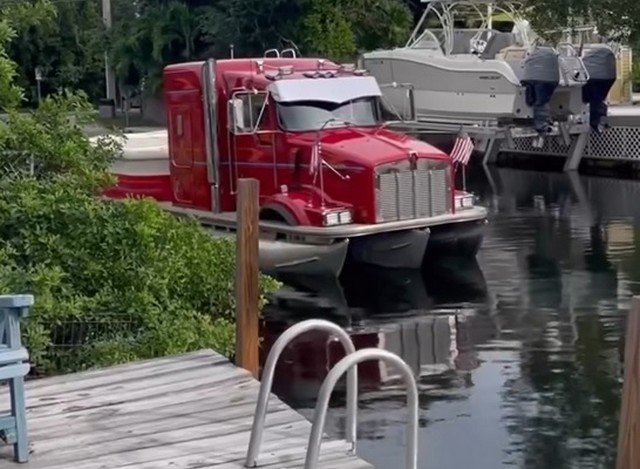 Лодка из кабины грузовика