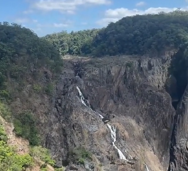Кардинальные изменения у водопада Бэррон в Австралии