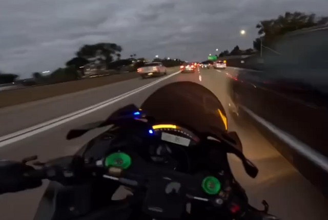 Безумная поездка на мотоцикле