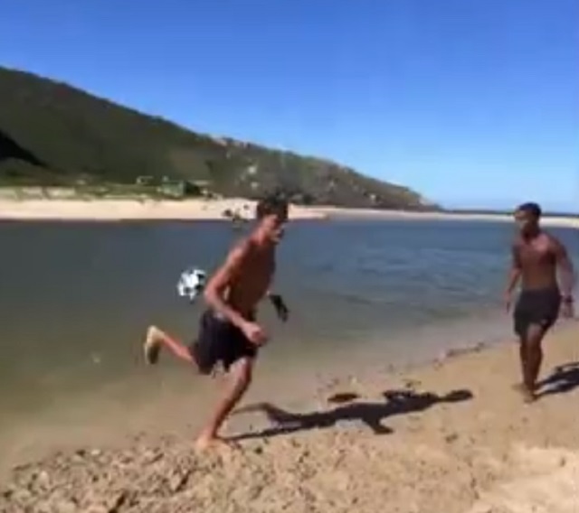 Как развлекаются бразильцы на пляже