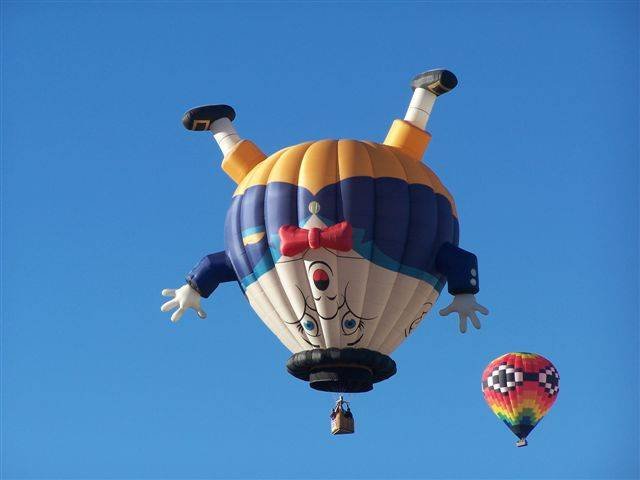 Воздушный шар воздушных шаров 5 0. Воздушный шар с корзиной. Необычный воздушный шар. Смешной воздушный шар. Воздушные шары полет.