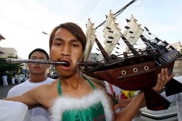 Какой-то фестиваль в Тайланде (15 фото)