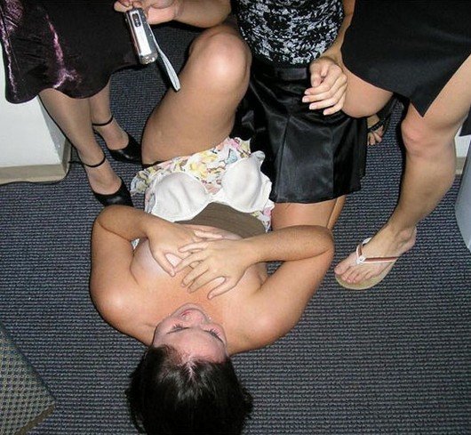 Пьяные девушки (21 фото)