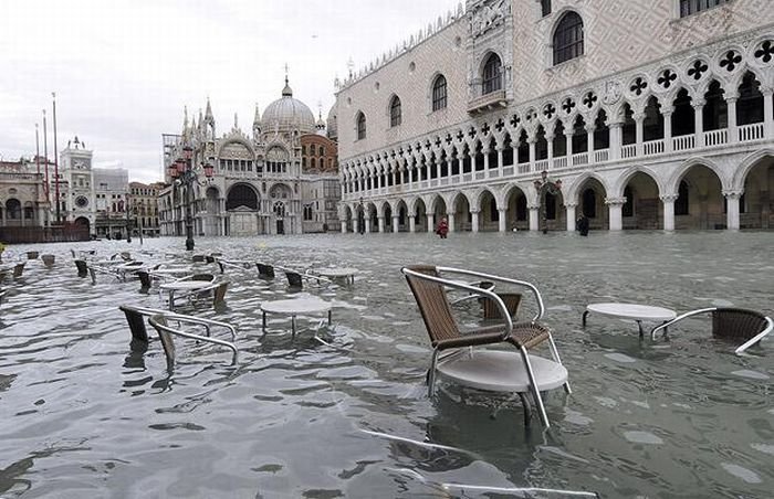 Венецию затопило (15 фото)
