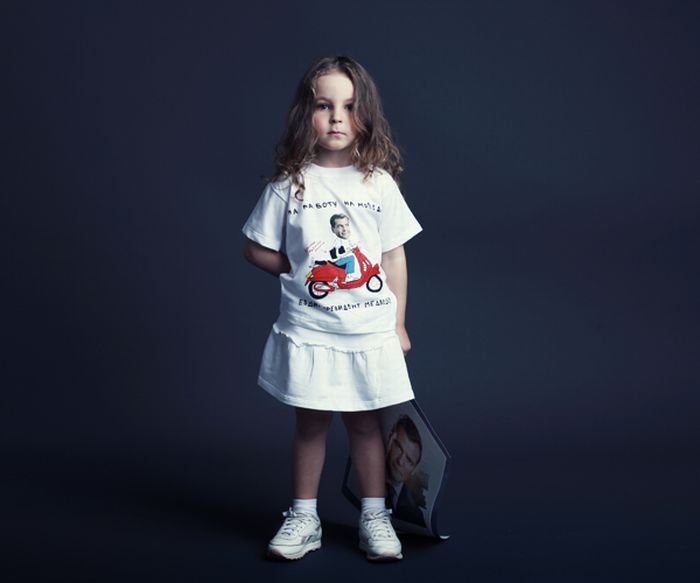 Дети в прикольных футболках (45 фото)