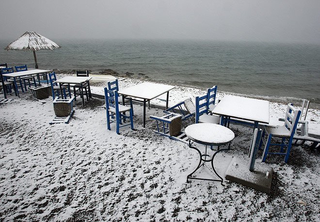 Средиземноморский курорт завалило снегом (7 фото)