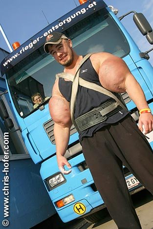 Чемпион мира по тасканию грузовиков Peter Hiesinger (11 фото)