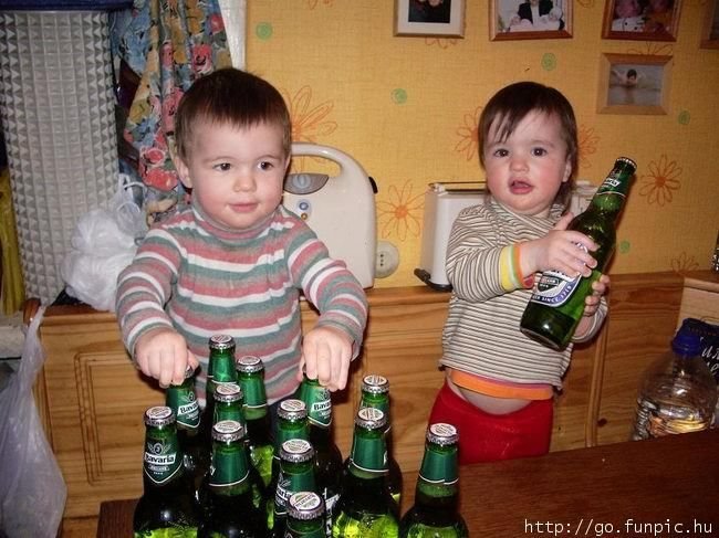 Ребенок пьяница. Ребенок с пивом. Малыши алкаши. Пьяные дети в детском саду.