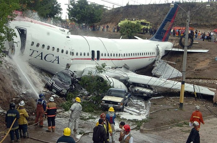 Авиакатастрофа а Гондурасе (6 фото)