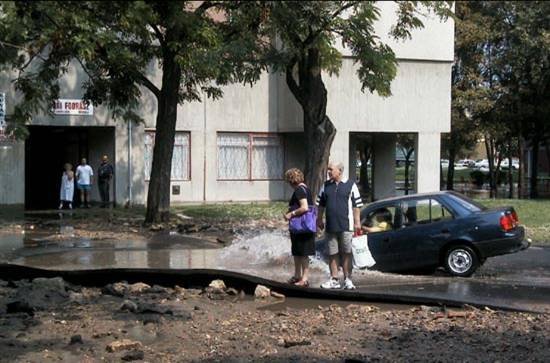 Не только в России плохие дороги (12 фото)