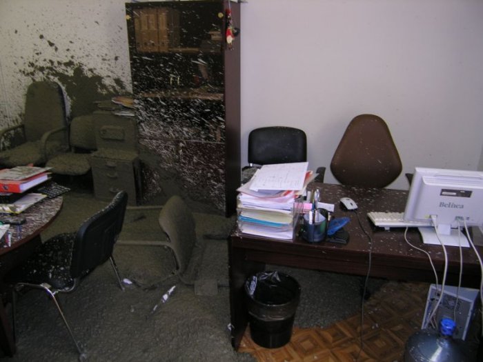 Бетономешалка вьехала в офис (19 фото)