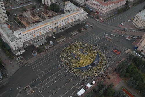 Огромный смайл в Челябинске (13 фото)
