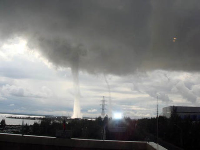 Торнадо бывает и в России (6 фото)