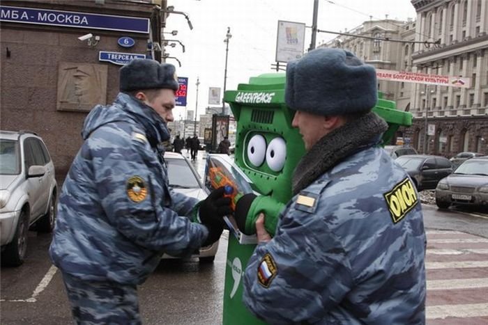 Арест мусорного бака (7 фото)
