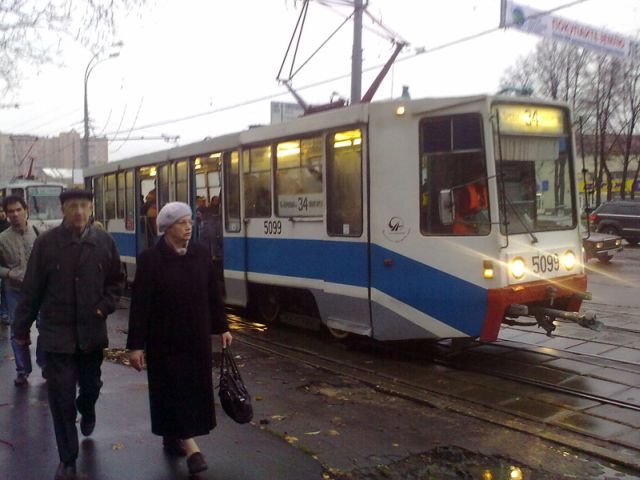 Почему опаздывают трамваи (4 фото)