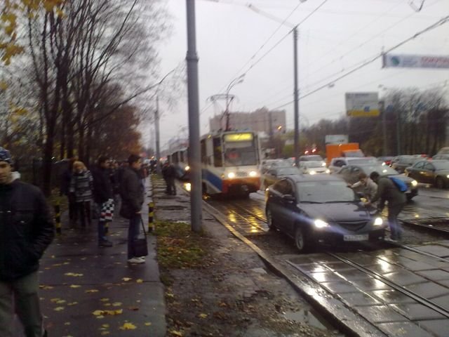Почему опаздывают трамваи (4 фото)