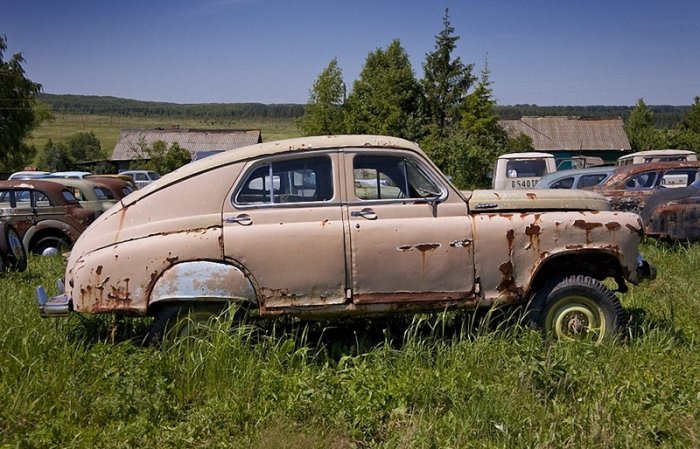 Кладбище советских автомобилей (15 фото)
