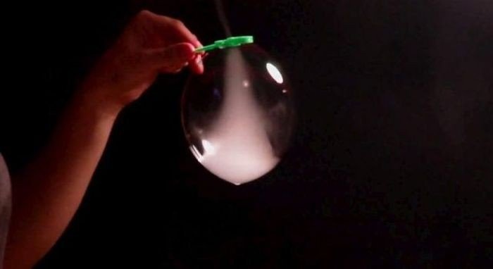 Вихрь в мыльном пузыре (4 фото)