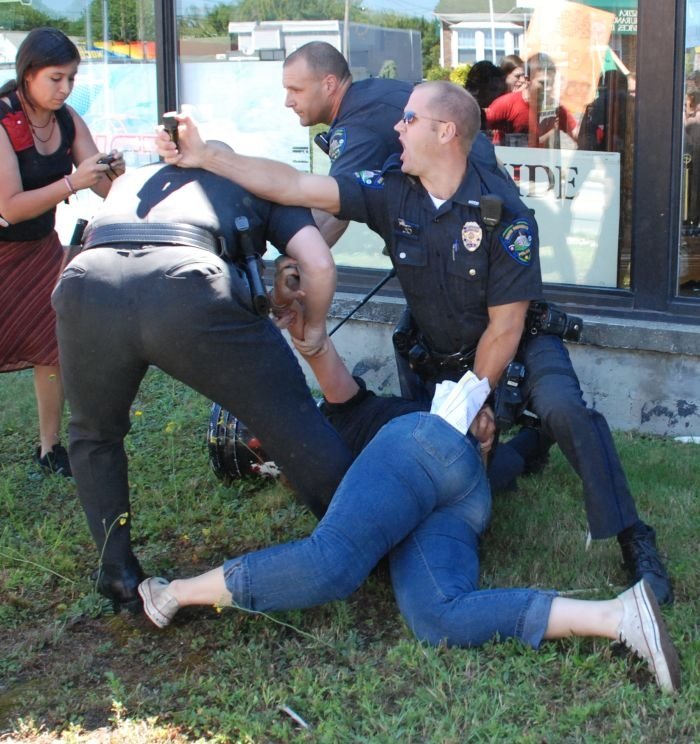 Жестокая американская полиция (5 фото)