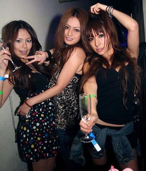 Девушки в клубах Японии (30 фото)