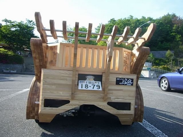 Деревянный спорткар (13 фото)