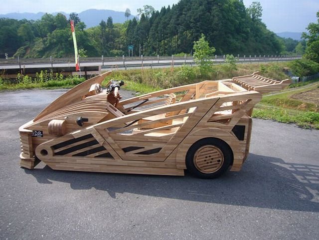 Деревянный спорткар (13 фото)