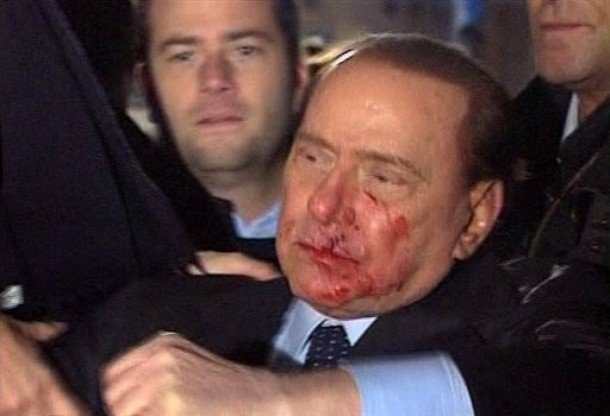 Берлускони получил по зубам (6 фото)