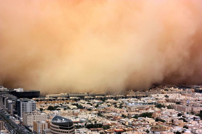 Песчаная буря в Саудовской аравии (11 фото)