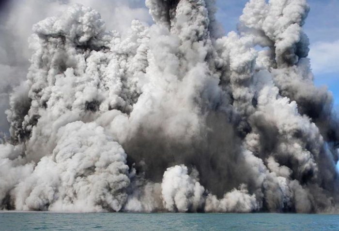 Извержение подземного вулкана (11 фото)