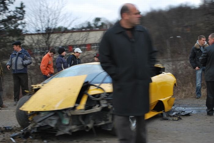 Сразу две разбитые Lamborghini (8 фото)