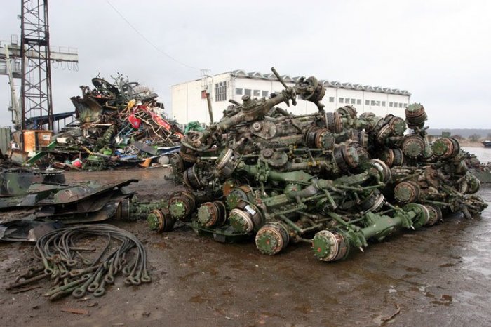 Уничтожение танков в Германии (3 фото)