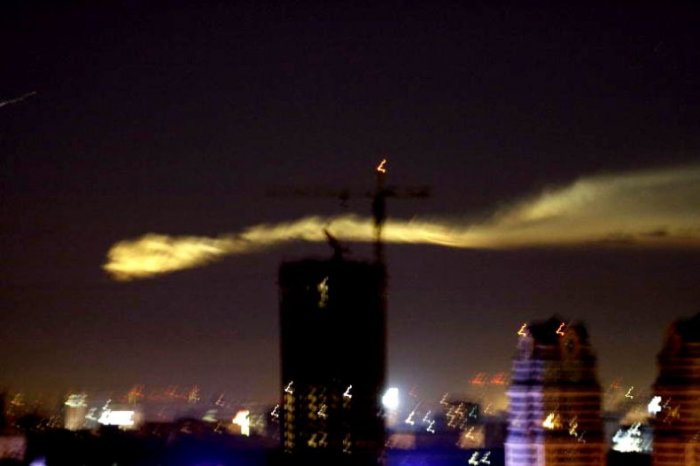 Странный объект над Москвой (13 фото)