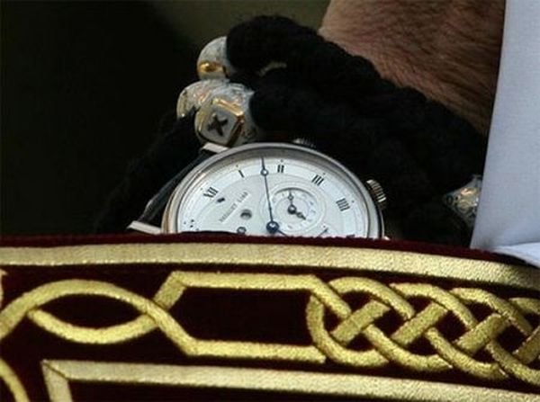 У Патриарха Кирилла крутые часы (4 фото)