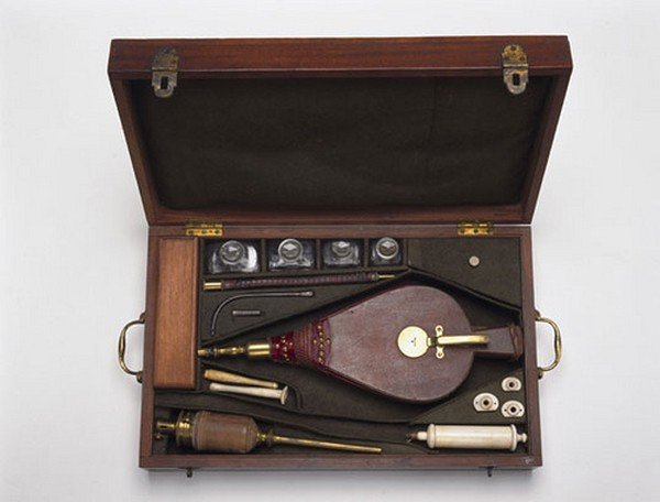 Инструменты врачей прошлого (13 фото)