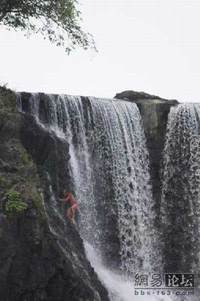 Прыжок с водопада (16 фото)