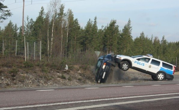 Остановка нарушителя полицией Швеции (7 фото)