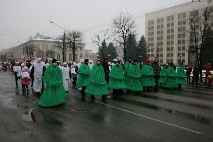 Худший новогодний парад (5 фото)