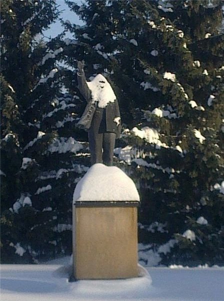 Памятник Ленину (3 фото)
