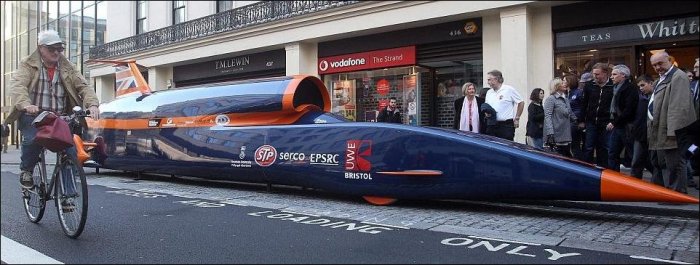 Самый быстрый автомобиль в мире (2 фото)