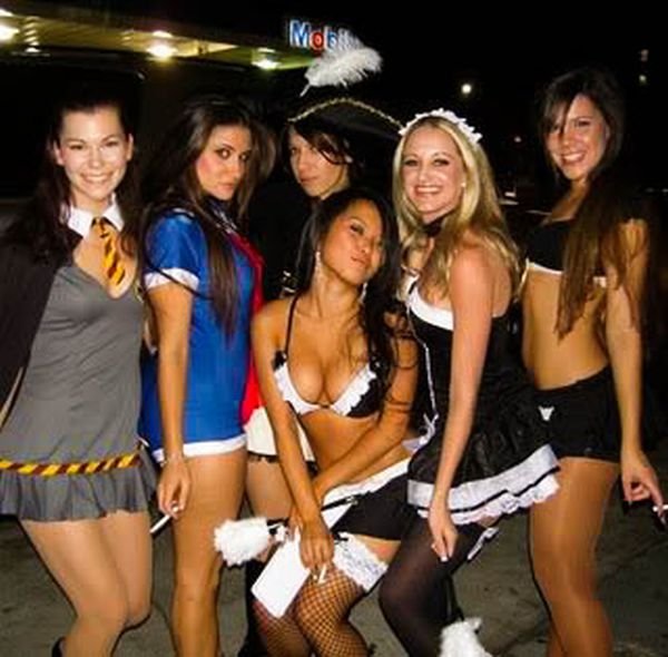 Сексуальные девушки в костюмах на Хеллоуинн (99 фото)