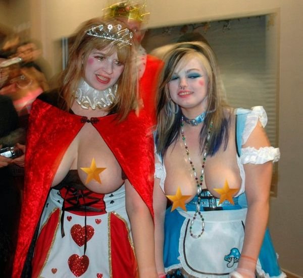 Сексуальные девушки в костюмах на Хеллоуинн (99 фото)