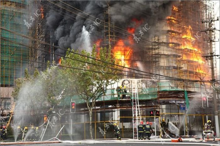 Пожар в Шанхае (30 фото)
