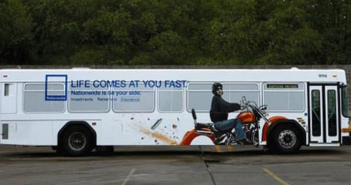 Креативная реклама на автобусах (30 фото)