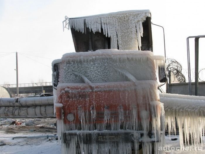 Ледяная скульптура (2 фото)